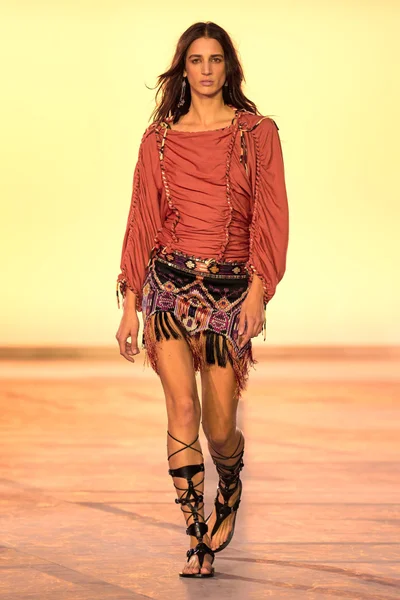 Look 25